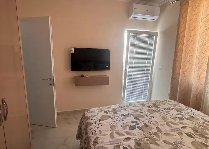 Blue Wave Durres * 格勒姆